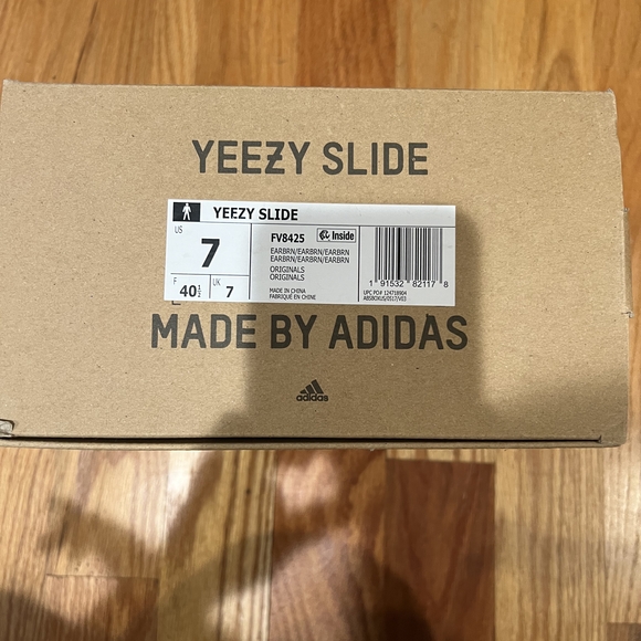 Adidas Yeezy Slide in Box - Picture 1 of 8